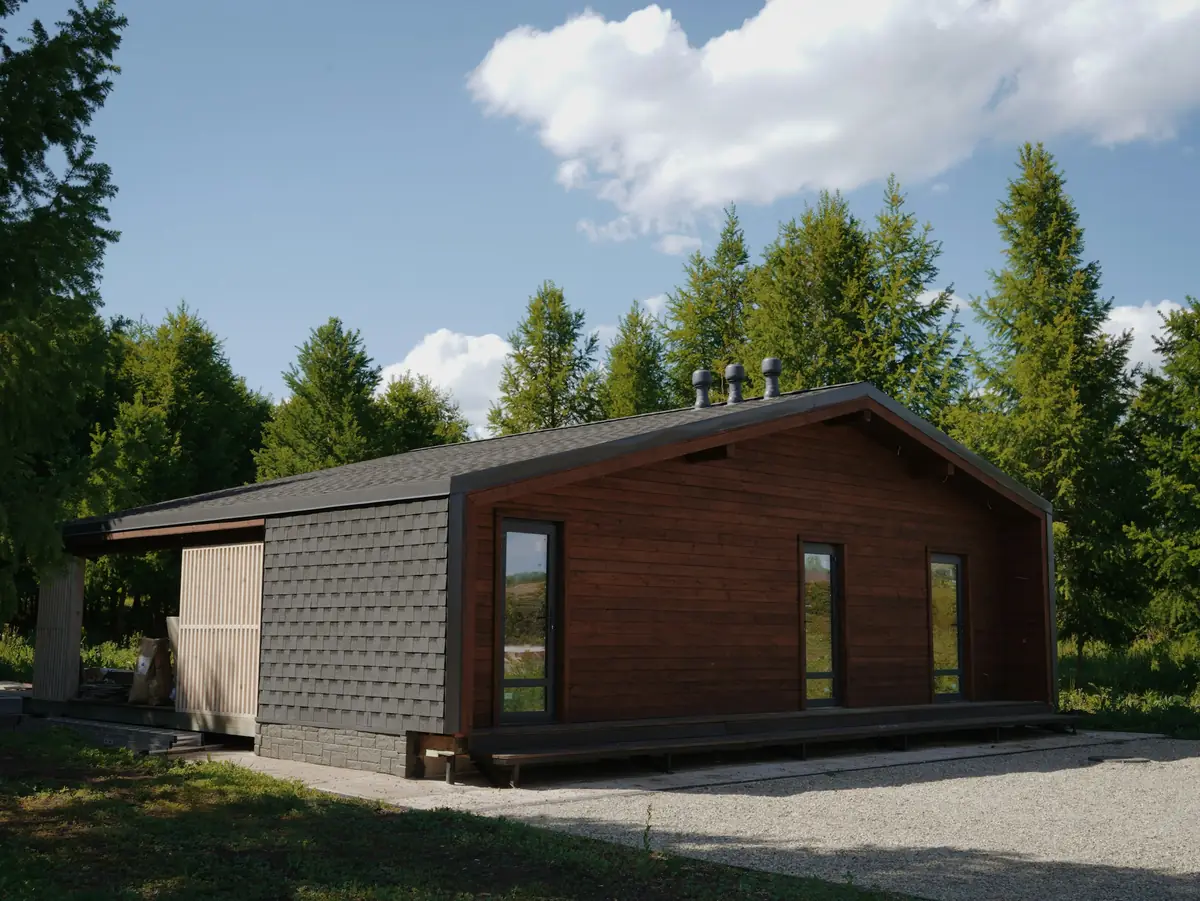 Ahşap cepheli tek katlı prefabrik yapı